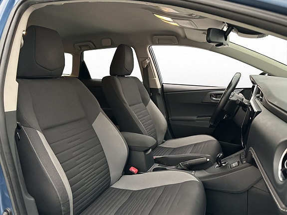 Toyota Auris 25 of 30