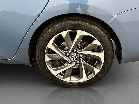 Toyota Auris 28 of 30