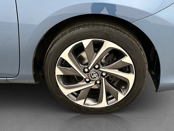 Toyota Auris 30 of 30