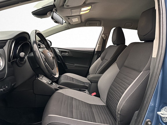 Toyota Auris 12 of 30