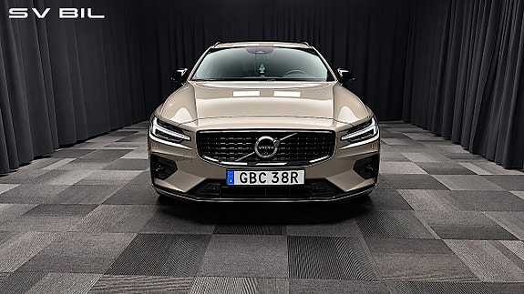 Volvo V60 2 of 30
