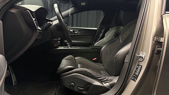 Volvo V60 11 of 30