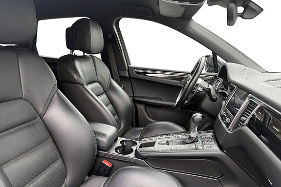 Porsche Macan S 6 of 26