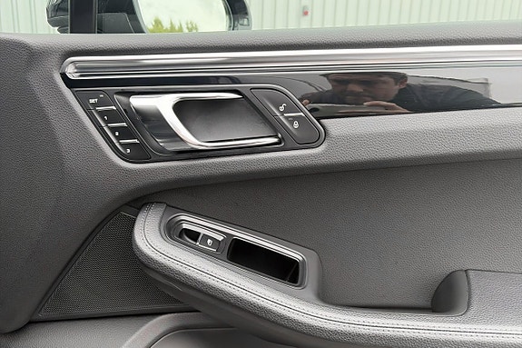 Porsche Macan S 22 of 26