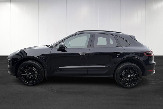 Porsche Macan S 2 of 26