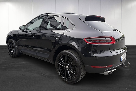 Porsche Macan S 3 of 26