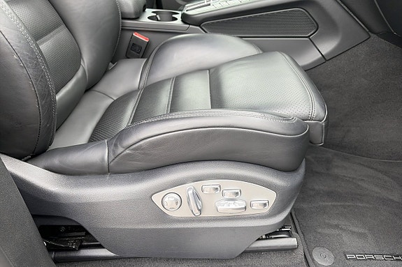 Porsche Macan S 5 of 26