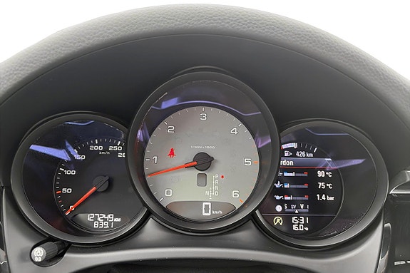 Porsche Macan S 13 of 26