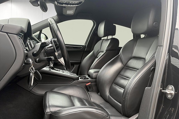 Porsche Macan S 7 of 26