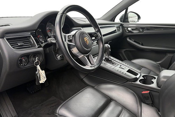 Porsche Macan S 9 of 26