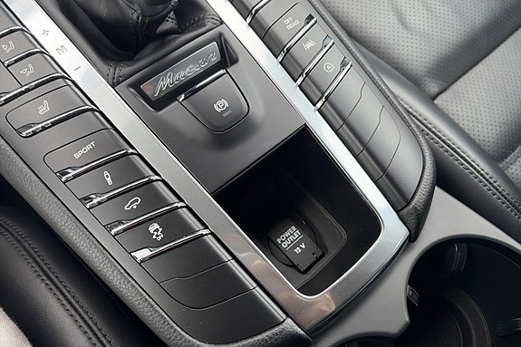 Porsche Macan S 20 of 26