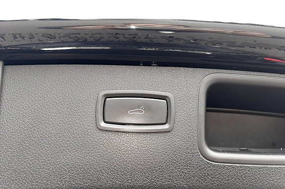 Porsche Macan S 26 of 26
