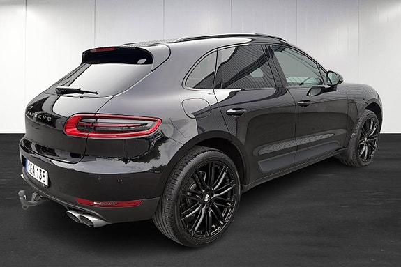 Porsche Macan S 4 of 26