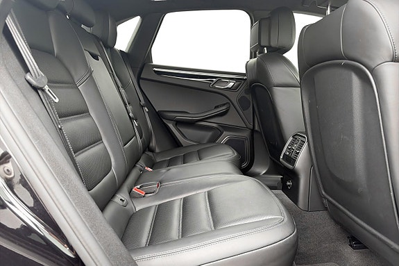Porsche Macan S 23 of 26