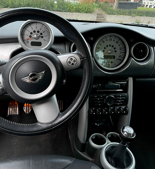MINI Cooper S 7 of 9