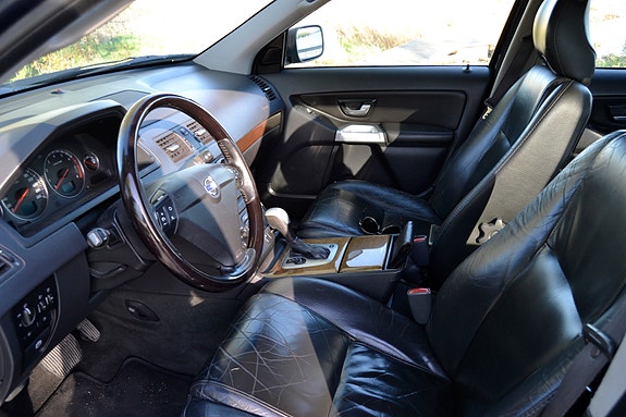 Volvo XC90 5 of 8
