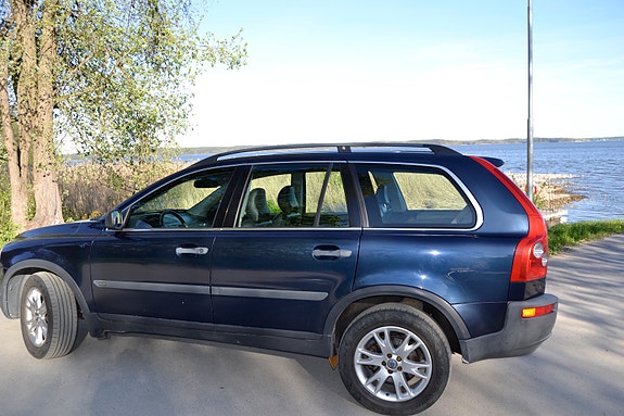 Volvo XC90 4 of 8
