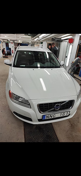 Volvo V70 3 of 10