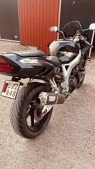 Honda CBR900RR Fireblade 3 of 4