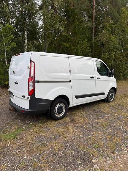 Ford Transit Custom 4 of 4