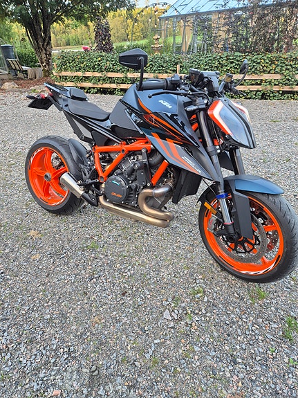 KTM 1290 Super Duke R Evo 3 of 4