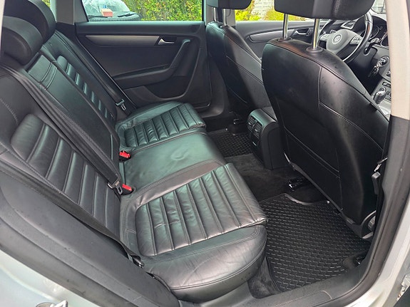 Volkswagen Passat 15 of 28
