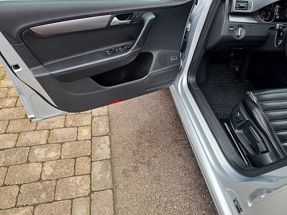 Volkswagen Passat 20 of 28