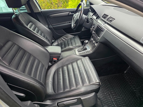 Volkswagen Passat 13 of 28