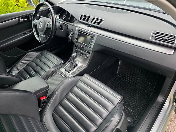 Volkswagen Passat 12 of 28