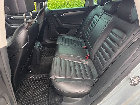 Volkswagen Passat 18 of 28