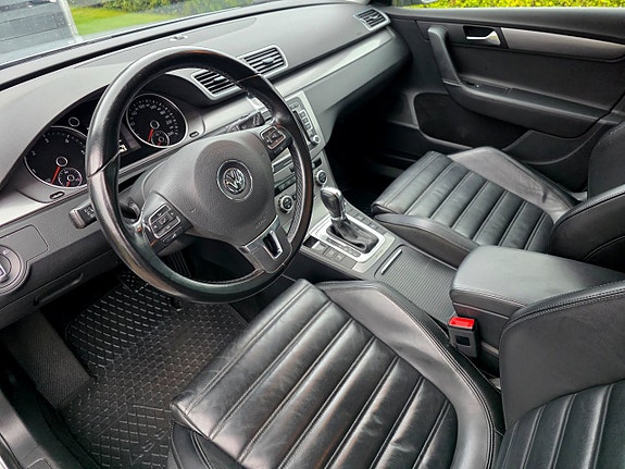Volkswagen Passat 19 of 28
