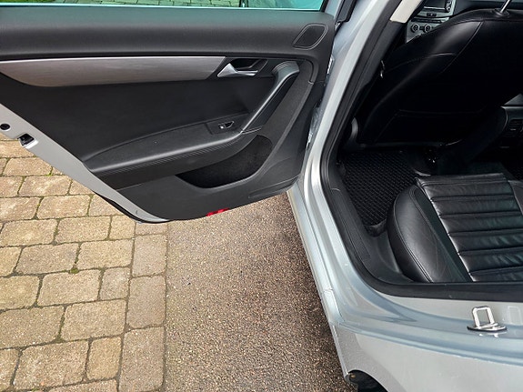 Volkswagen Passat 21 of 28