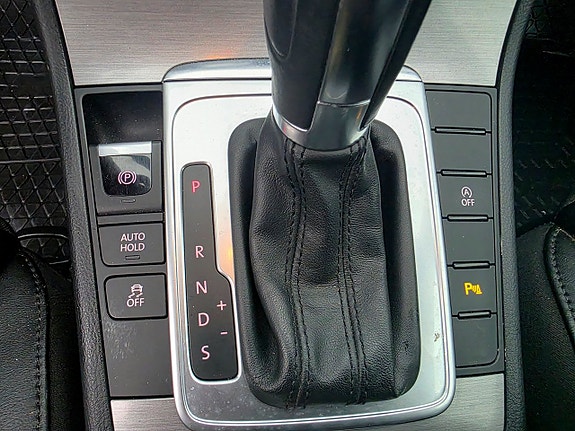 Volkswagen Passat 25 of 28