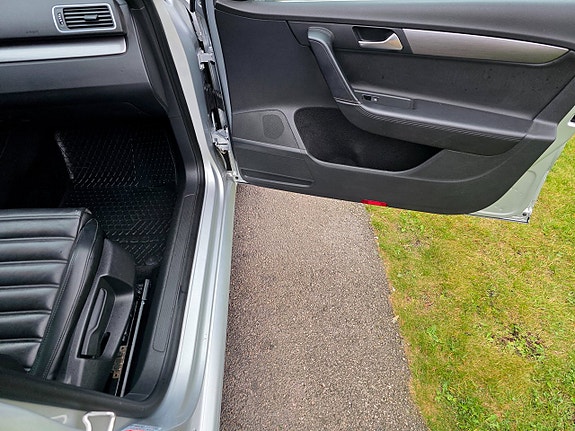 Volkswagen Passat 23 of 28