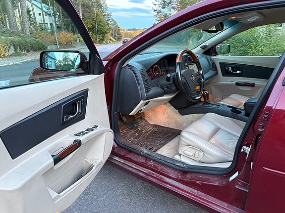 Cadillac CTS 5 of 8