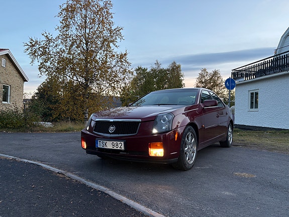 Cadillac CTS 2 of 8