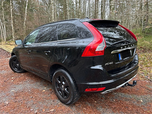 Volvo XC60 2 of 4