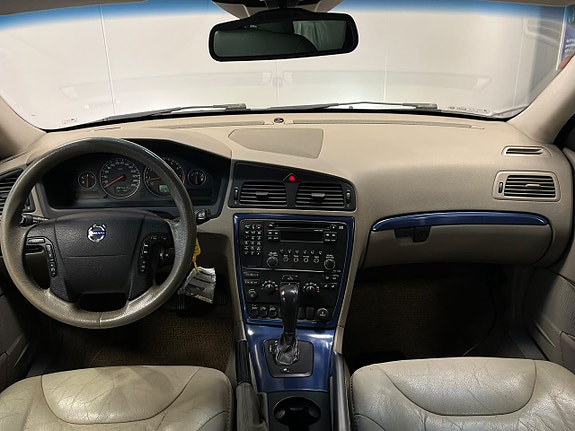 Volvo XC70 16 of 25