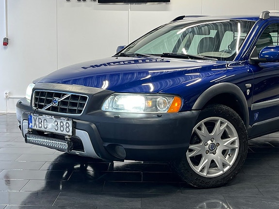 Volvo XC70 2 of 25