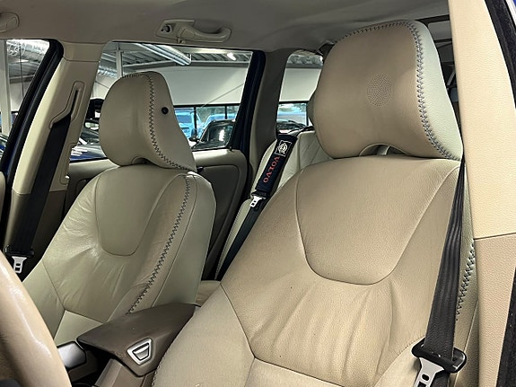 Volvo XC70 13 of 25