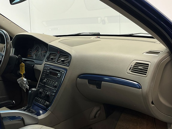 Volvo XC70 24 of 25