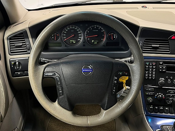 Volvo XC70 17 of 25