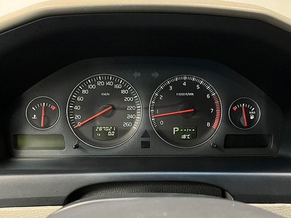 Volvo XC70 18 of 25