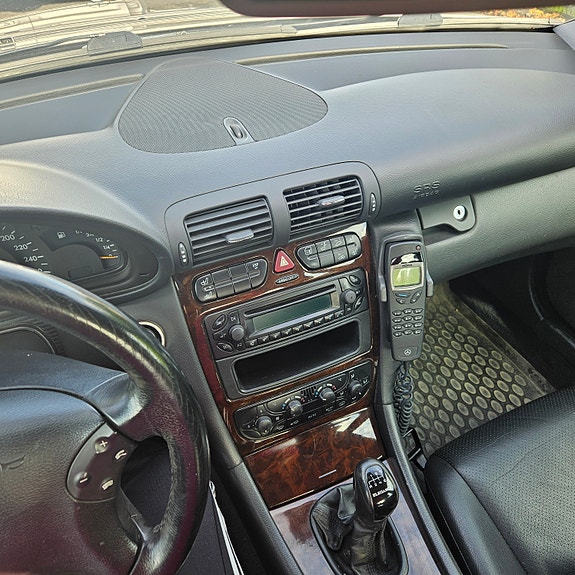 Mercedes-Benz 180 6 of 7