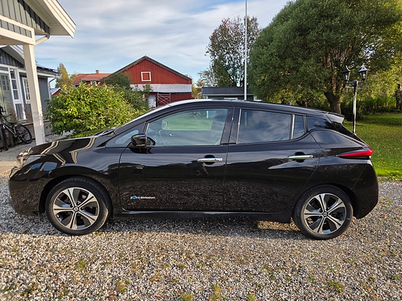 Nissan Leaf 2 of 8