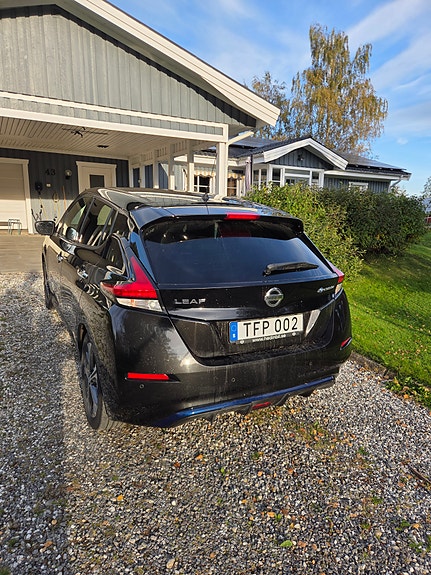 Nissan Leaf 3 of 8