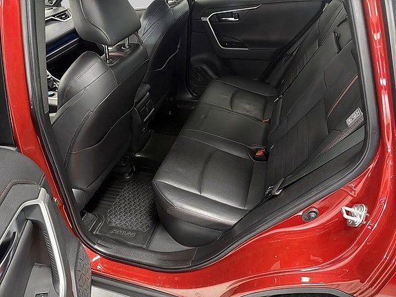 Toyota RAV4 Plug-in Hybrid 7 of 12