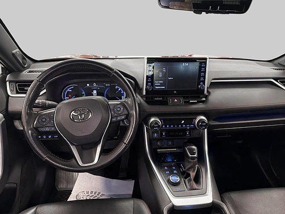 Toyota RAV4 Plug-in Hybrid 8 of 12