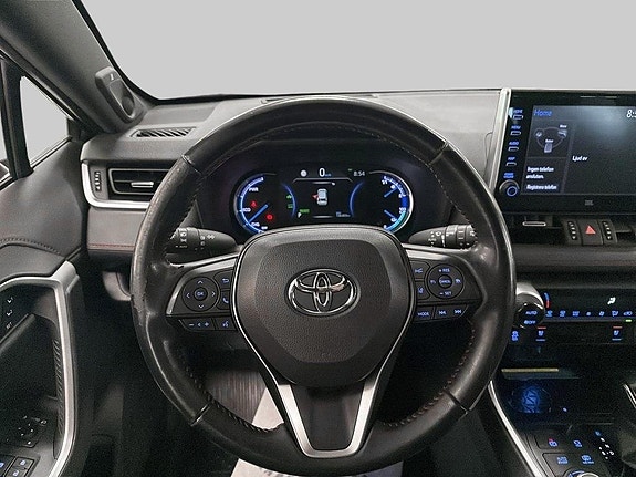 Toyota RAV4 Plug-in Hybrid 9 of 12