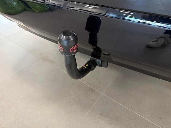Toyota RAV4 Plug-in Hybrid 10 of 12
